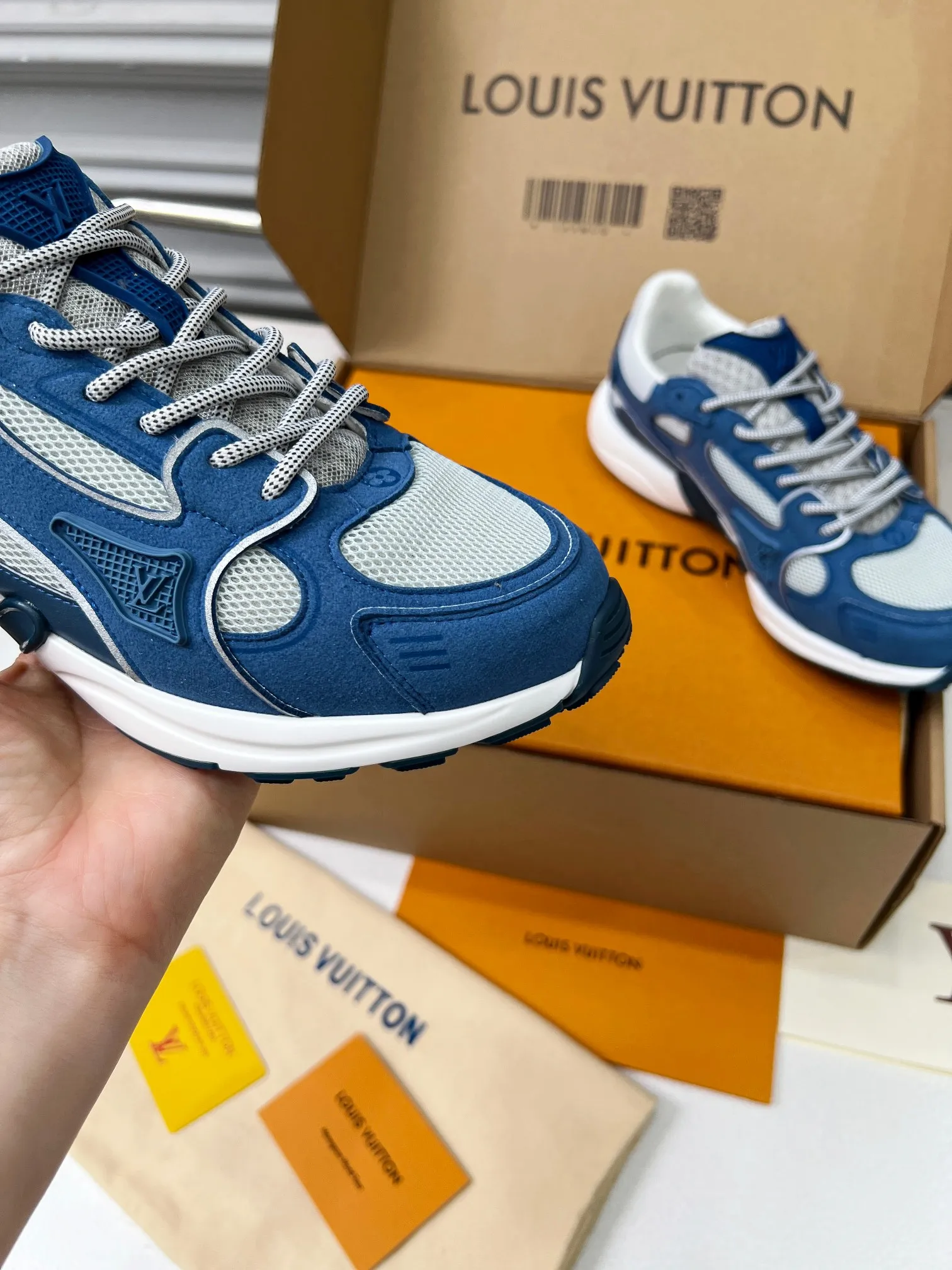 👟👟Ex-factory price 560👟👟 Women's shoes, women's clothing, men's size +10 2025 new LV couple's same style sports shoes, hot coming🔥🔥🔥Official website synchronized fabric, using special material printing process. Inside, breathable mesh size (women's model 35-42) (men's model 39-46, 45-46 customized)